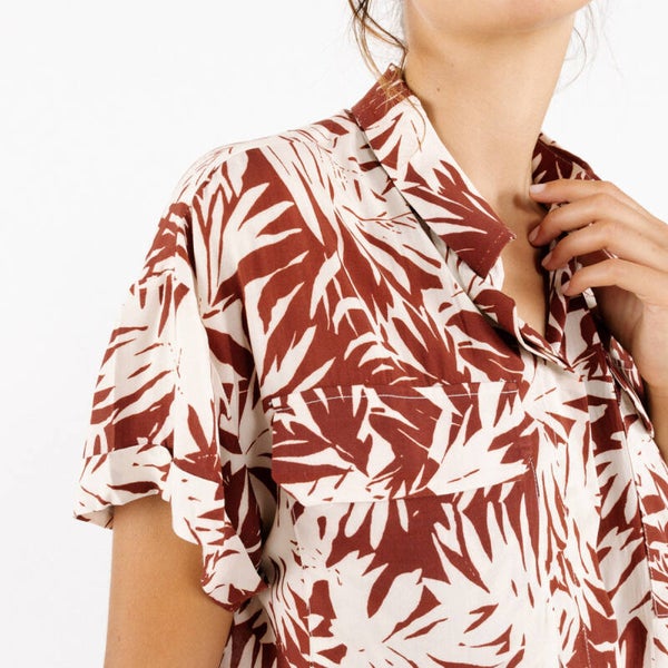 los hemdje met zomerse print