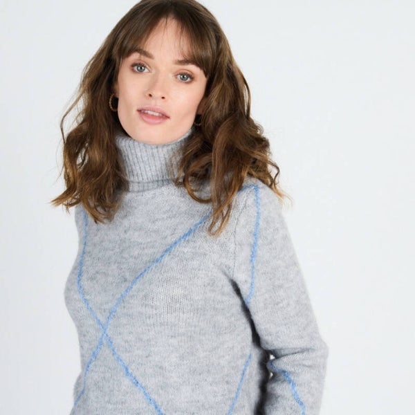 Zachte grijze trui met geometrisch patroon