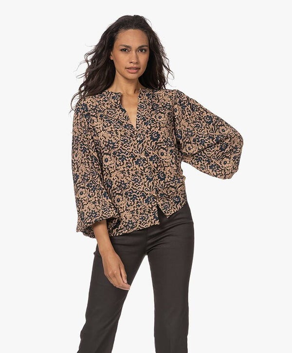 romantische blouse met blauwe bloemenprint