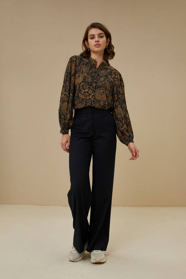 blauwe broek met rechte pijpen