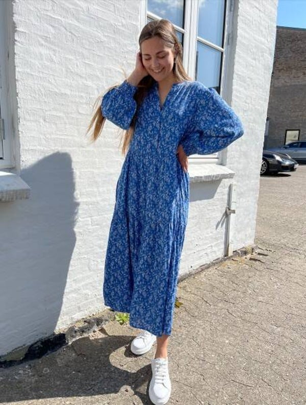 Prachtige blauwe jurk met super leuke print.