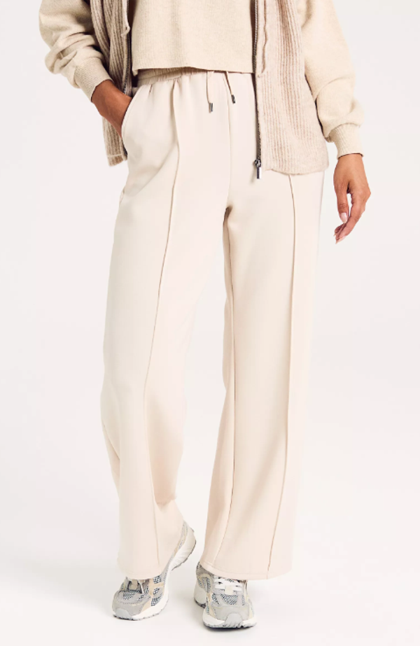 superzachte crèmekleurige broek met elastische taille