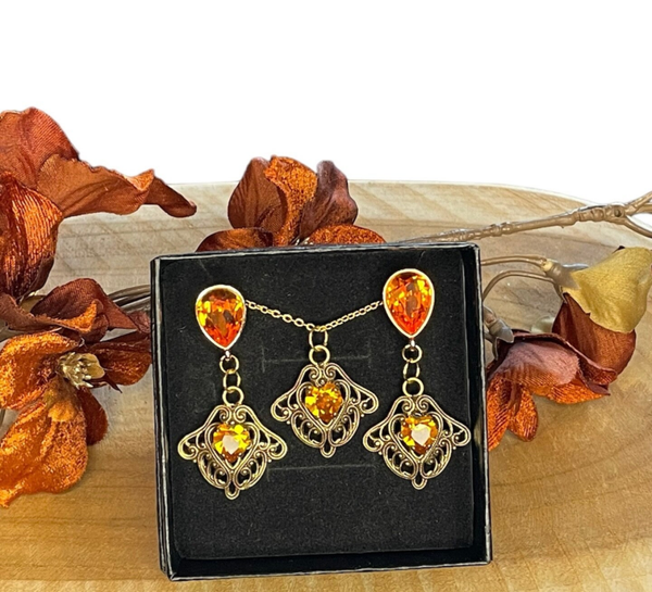 Vintage oorbellen en hanger met oranje hartje
