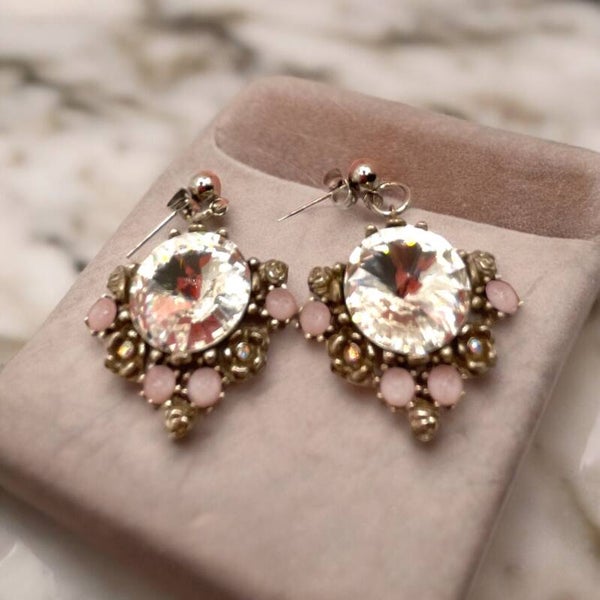 Oorbellen van Swarovski kristallen met bloemen bewerking (roze/transparant))