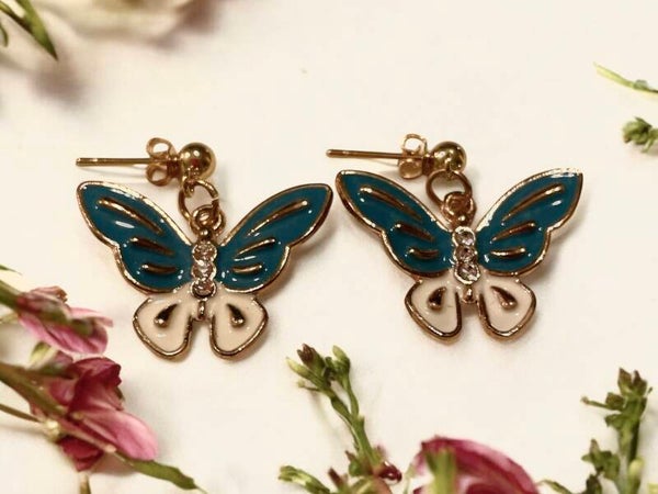 Vlinder oorbel blauw, wit en goudkleurig met strass