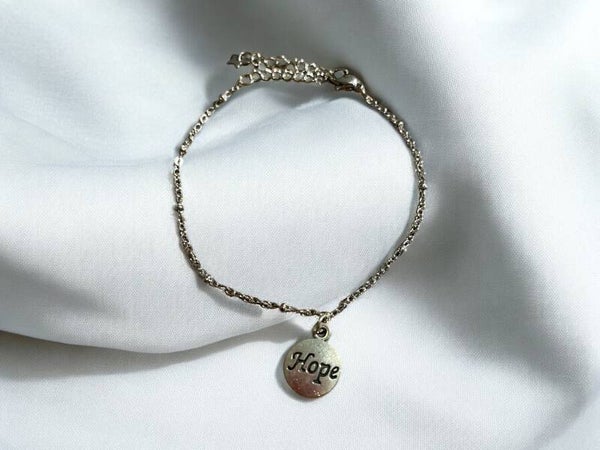 Elegante zilverkleurig armband met HOPE design