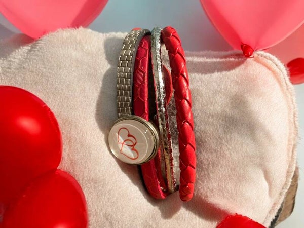 Handgemaakte leren en pmu rode armband met filter en hangers