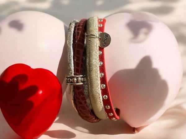 Handgemaakte leren en pmu rode armband met glitter en hanger
