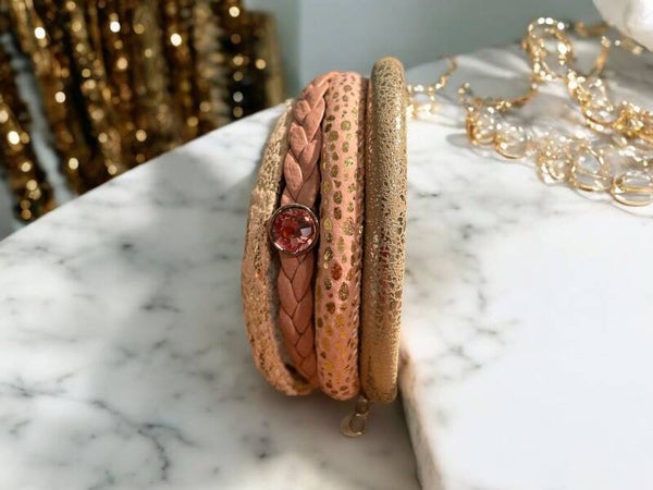Handgemaakte leren en pmu roze armband met glitter en hanger
