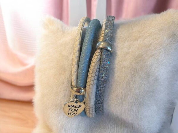 Handgemaakte leren/pmu armband blauw/wit