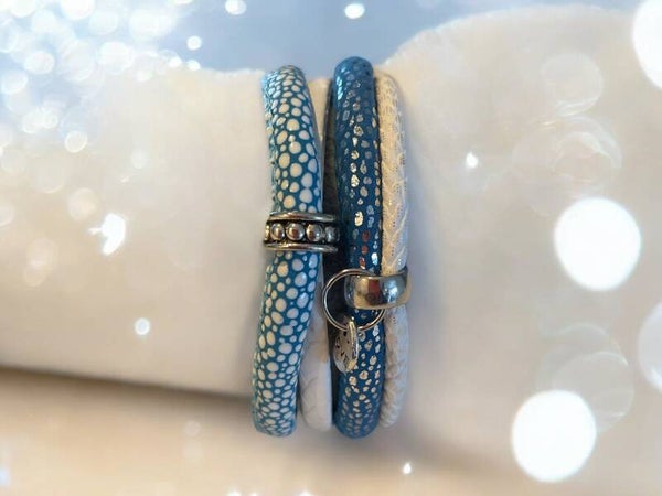 Handgemaakte leren/pmu armband blauw/wit