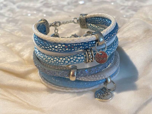 Handgemaakte leren/pmu armbanden blauw/wit