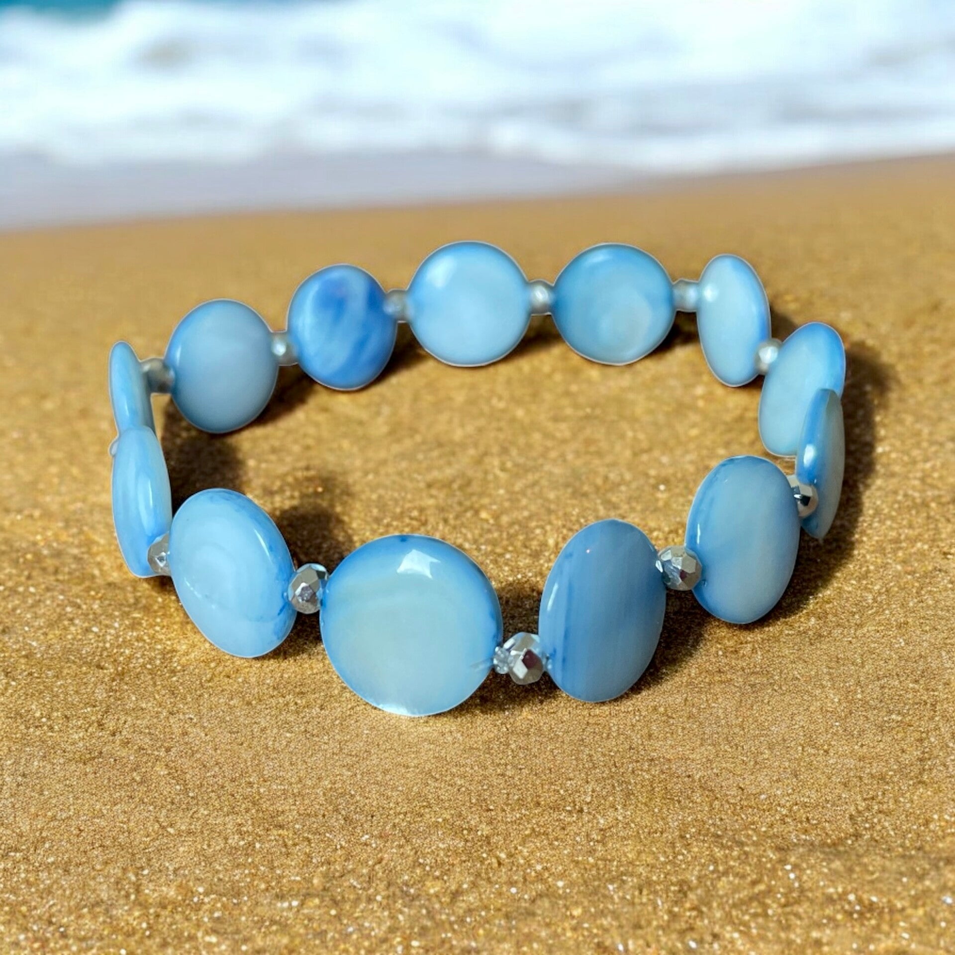 🌸 Ronde Schelpen Armband – baby blauw