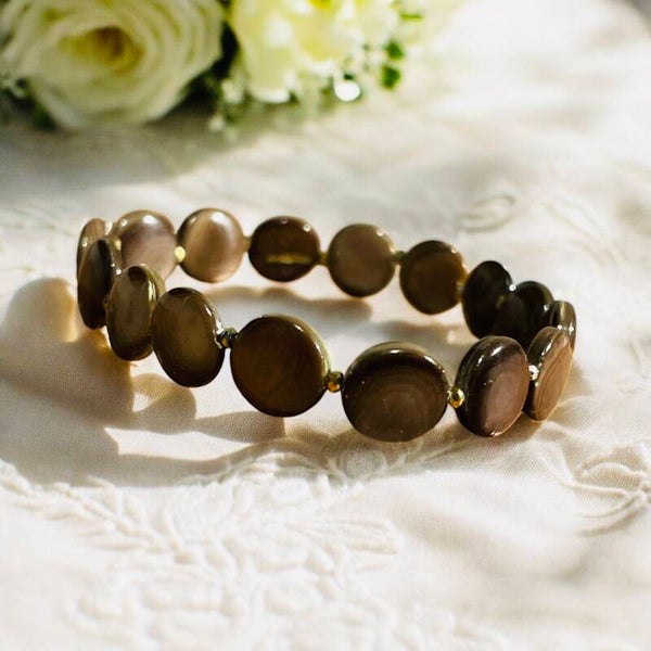 Ronde Schelpen Armband – bruin parelmoer