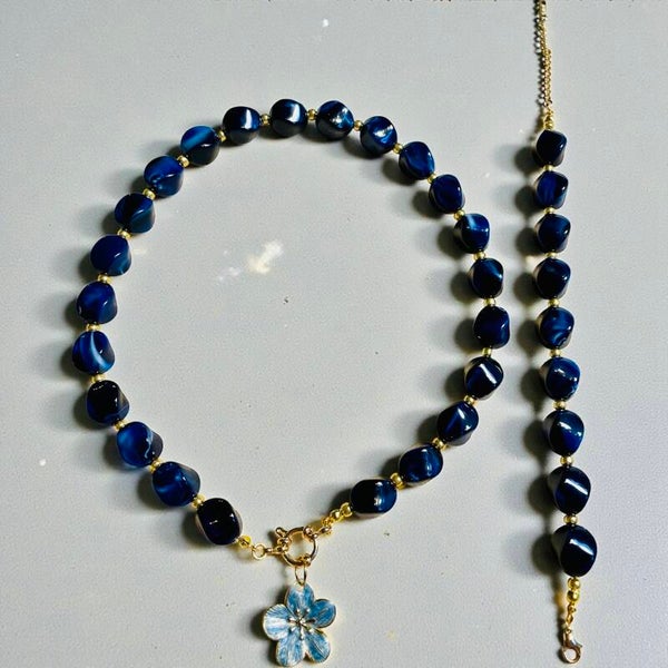 Stijlvolle sieradenset donkerblauw met zwart acryl