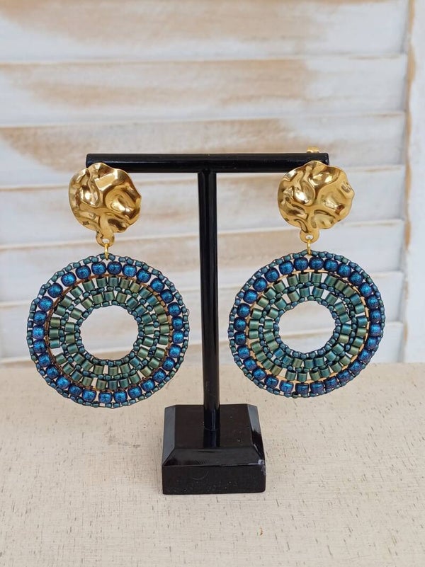 Oorbellen rond blauw