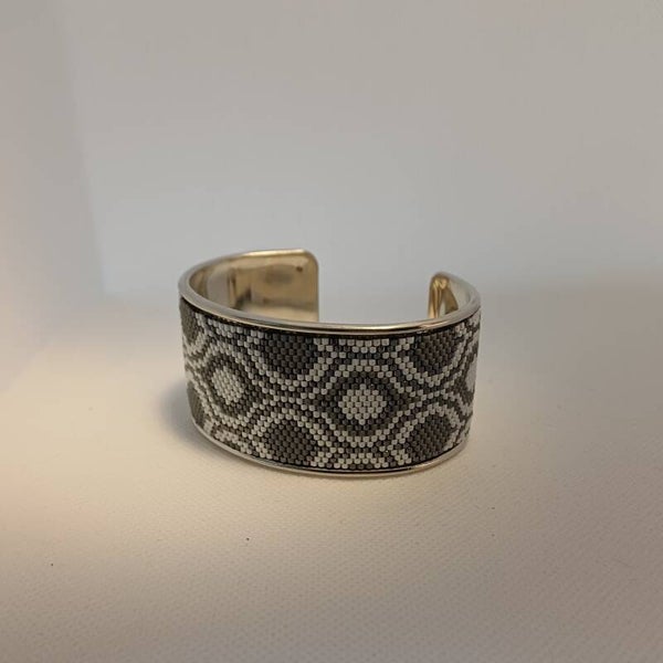 Brede armband geregen zwart/grijs/wit