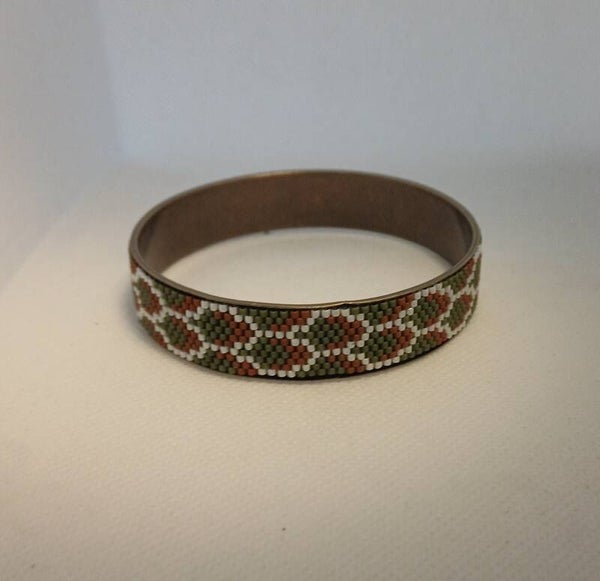 Armband geregen kralen groen/bruin/wit