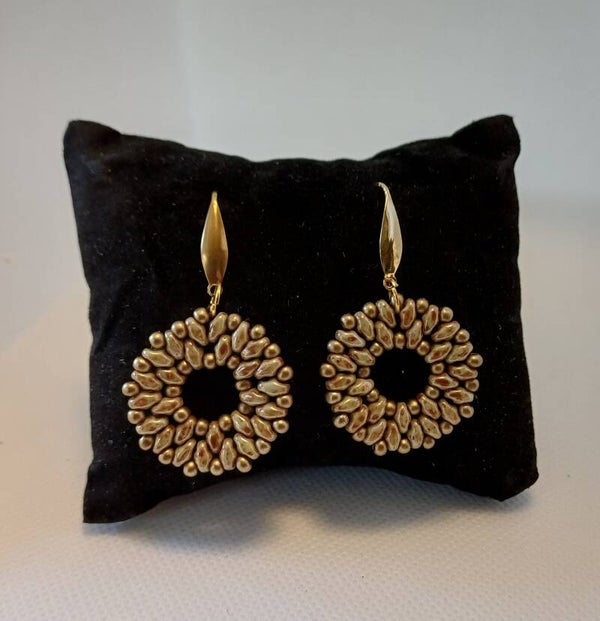 Oorbellen beige/groen goud