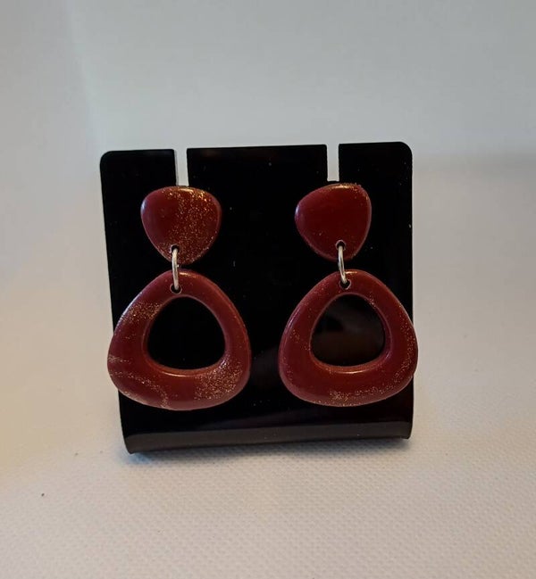 Oorbellen fimoklei driehoek donkerrood