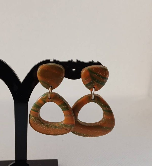 Oorbellen fimoklei driehoek groen