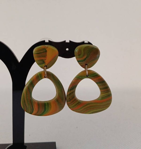 Oorbellen fimoklei driehoek groen