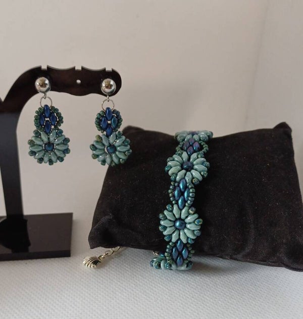 Setje kraaltjes blauw armband en oorbellen