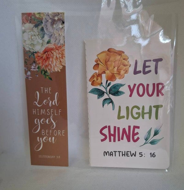 Notitieboekje met bijbeltekst en bladwijzer