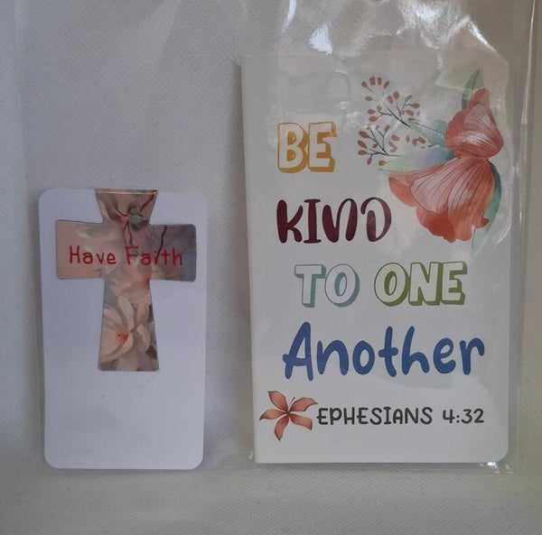 Notitieboekje met magnetische bladwijzer.