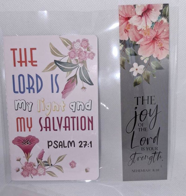 Notitieboekje met bijbeltekst en bladwijzer