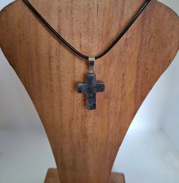 Ketting met natuurstenen hanger kruis