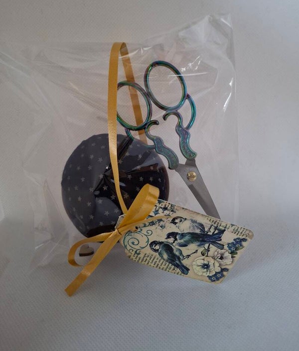 Speldenkussen blauw met schaartje