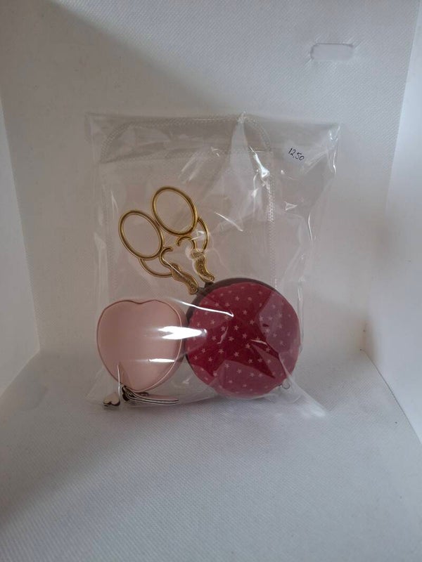 Speldenkussen rood, schaartje en centimetertje