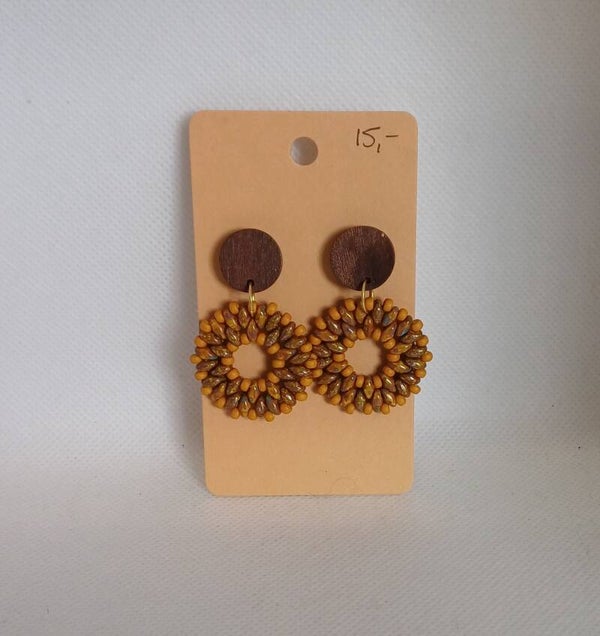 Oorbellen rond kleur mosterd