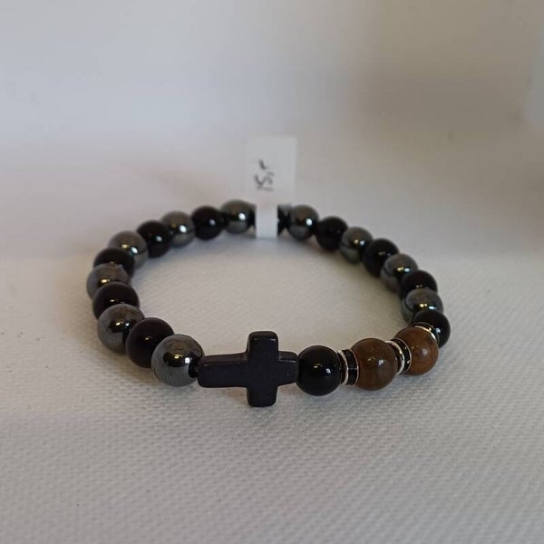 Armband met edelstenen en kruisje