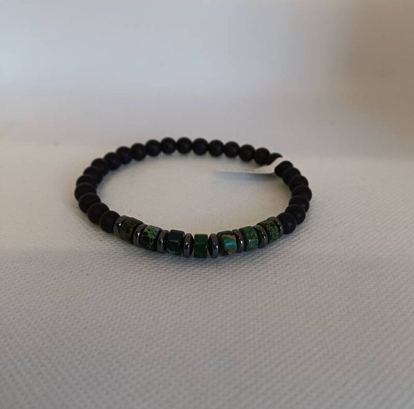 Armband met groene stenen kralen