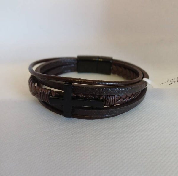Armband leer met kruis