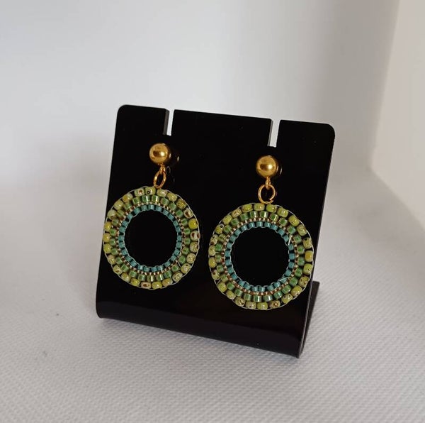 Oorbellen rond groen