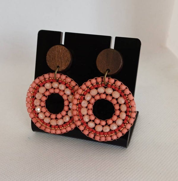 Leuke oorbellen roze met hout