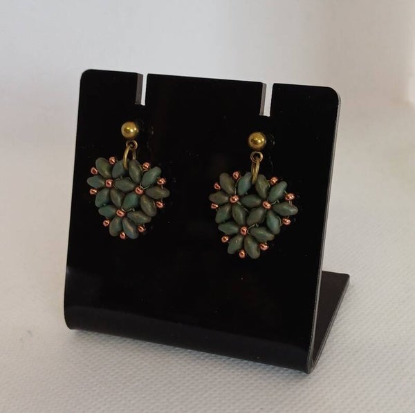Oorbellen legergroen met knopjes