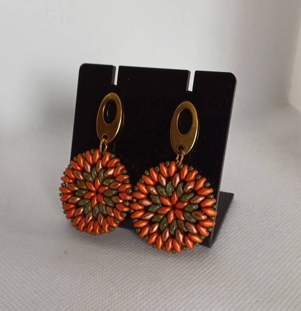 Oorbellen rond oranje / groen