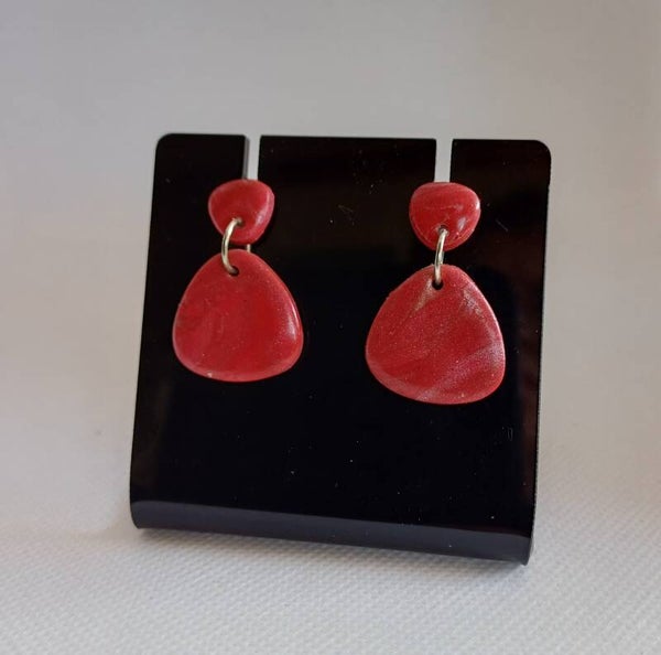 Kleine oorbellen driehoek rood