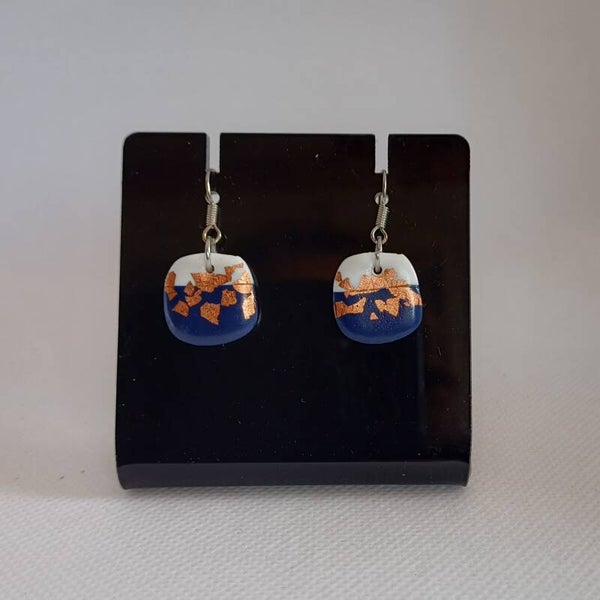 Oorbellen fimoklei blauw wit goud