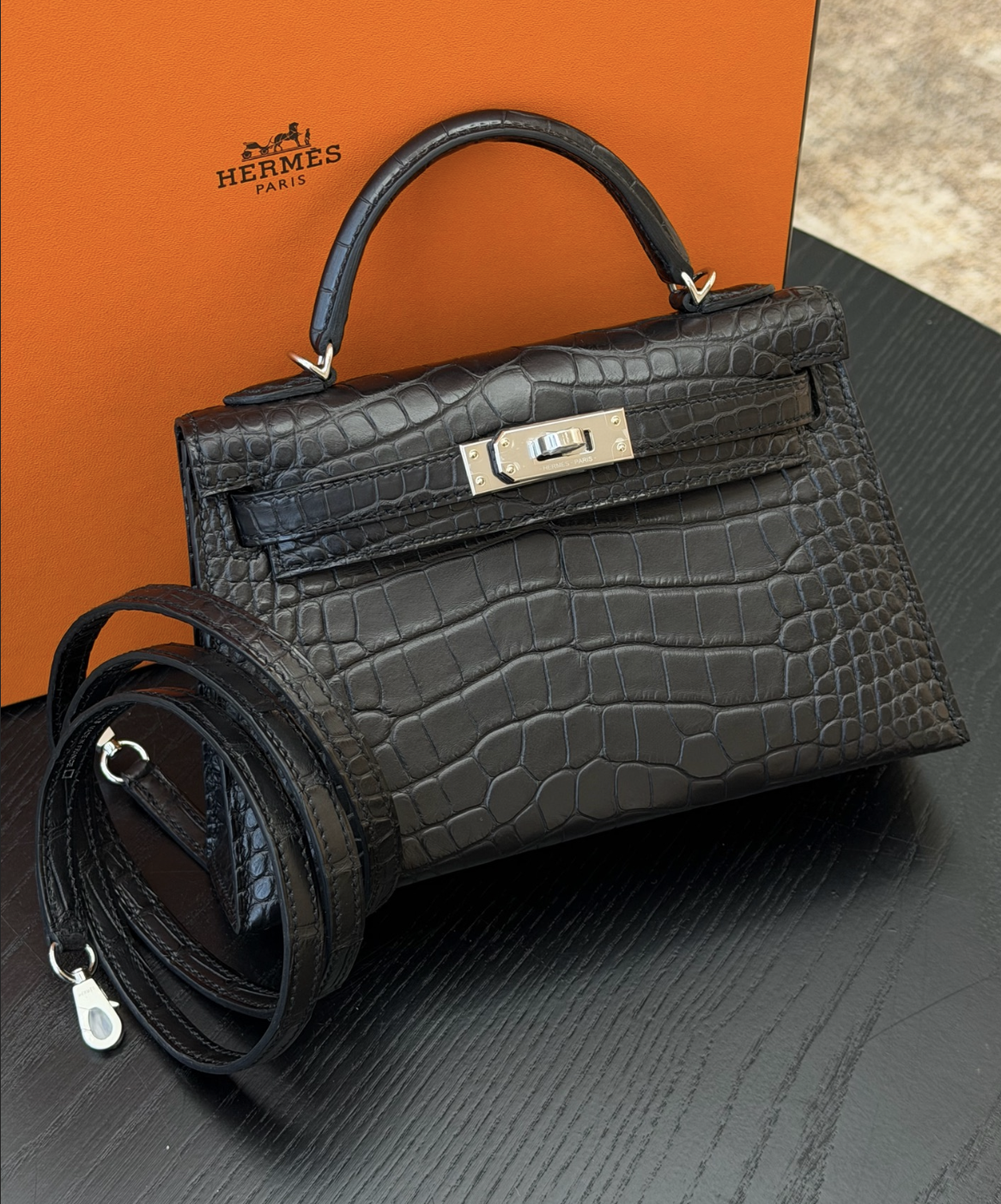 爱马仕mini kelly二代方块鳄鱼黑银 K刻25年附件：尘袋 肩带 鳄鱼票