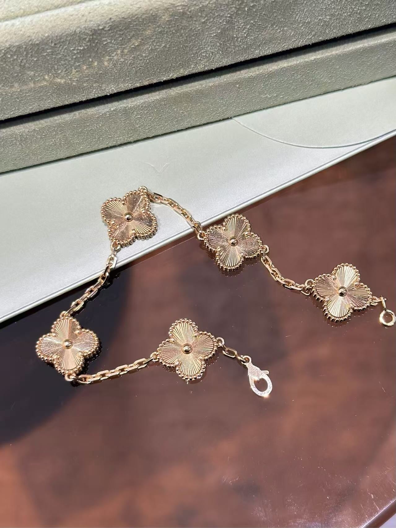 梵克雅宝镭射五花手链18K金25年 附件：票内外盒保木