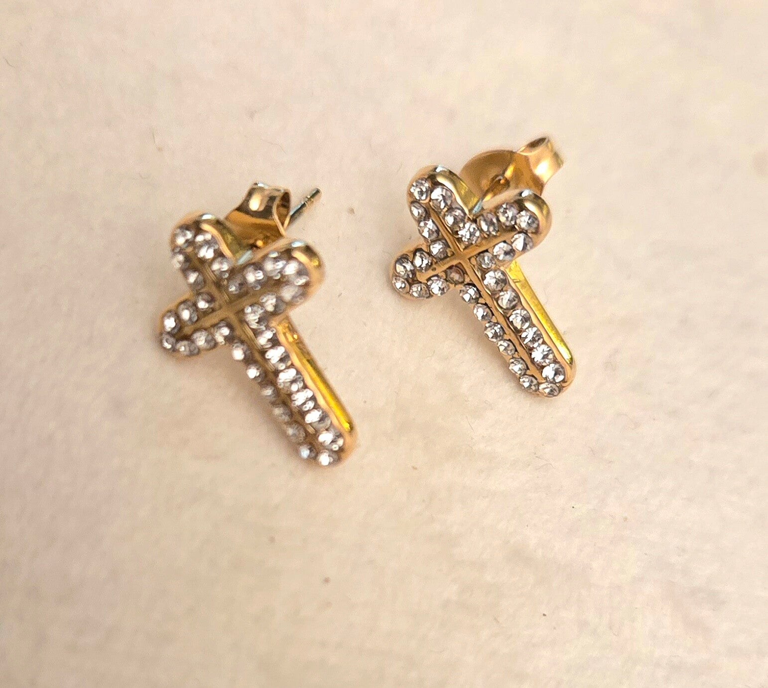 Oorbellen kruisjes strass goudkleurig Stainlesssteel