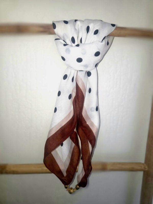 Lange sjaal met magneetsluiting- bruin/wit en zwarte dots