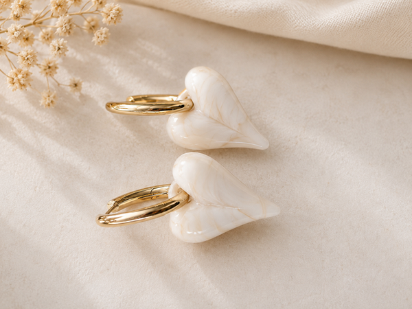 Oorbellen hart- goud - beige