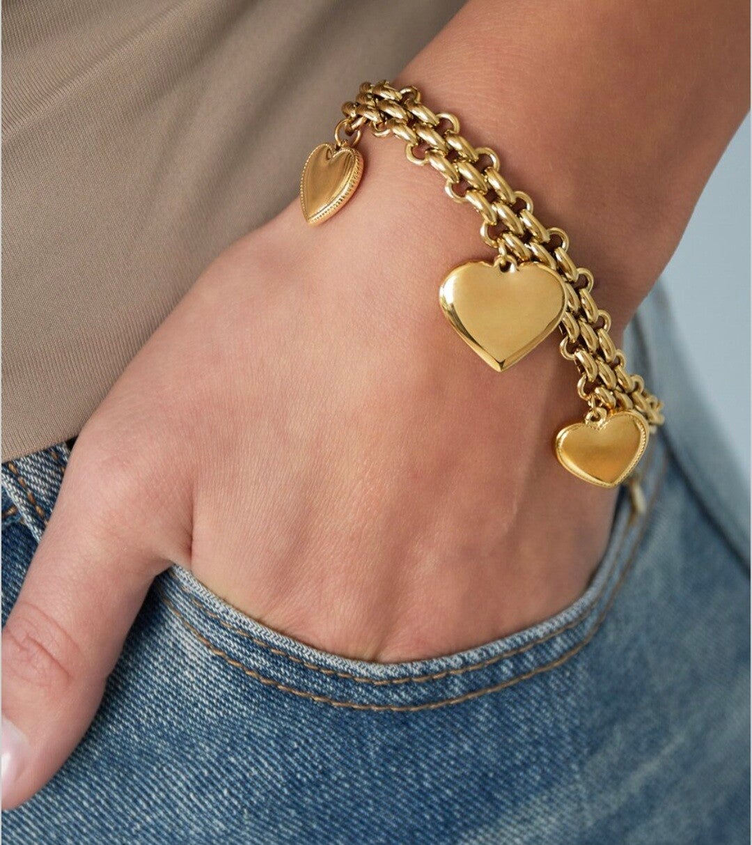 Bedelarmband  met hartjes