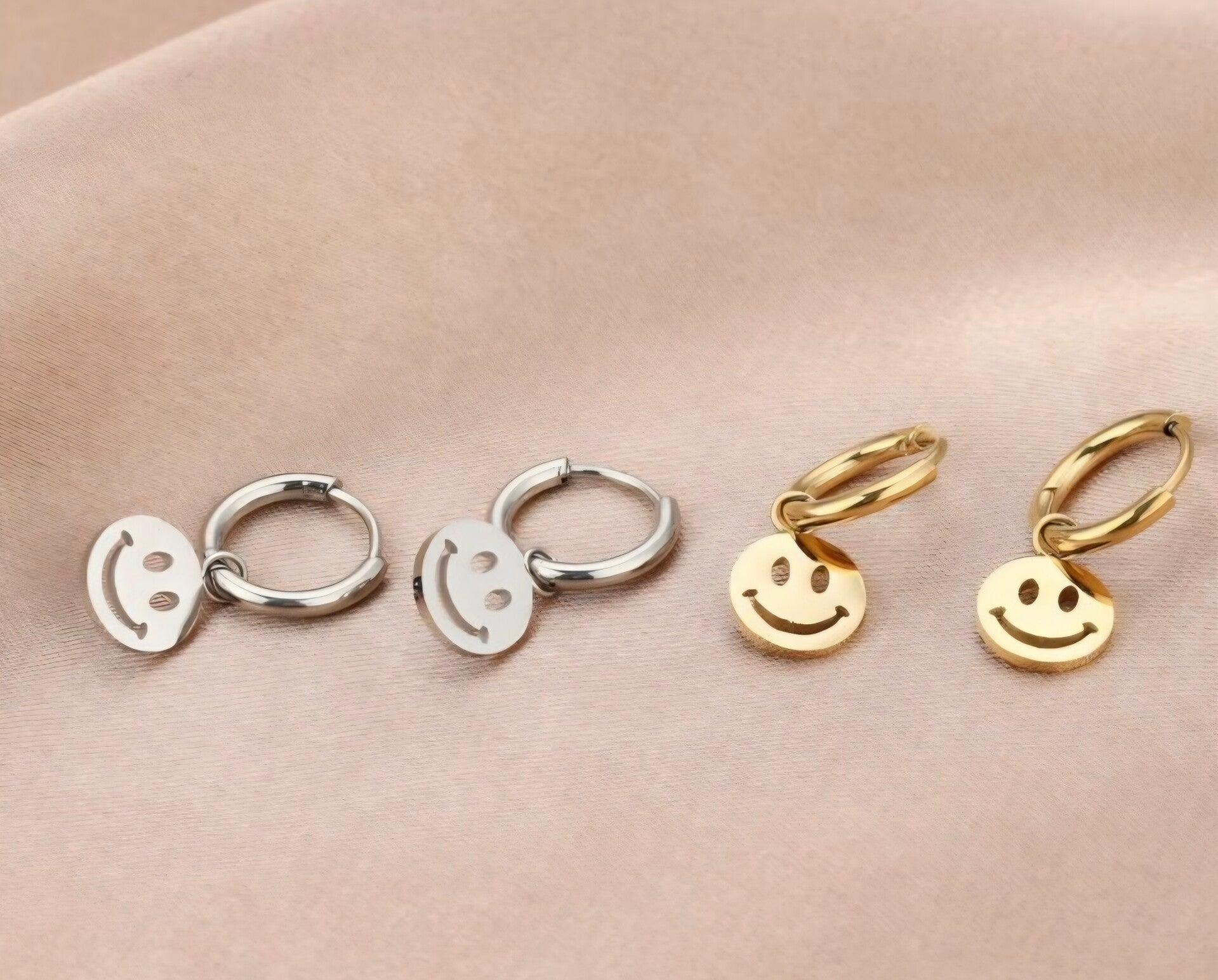 Smiley oorbellen small zilver en goud